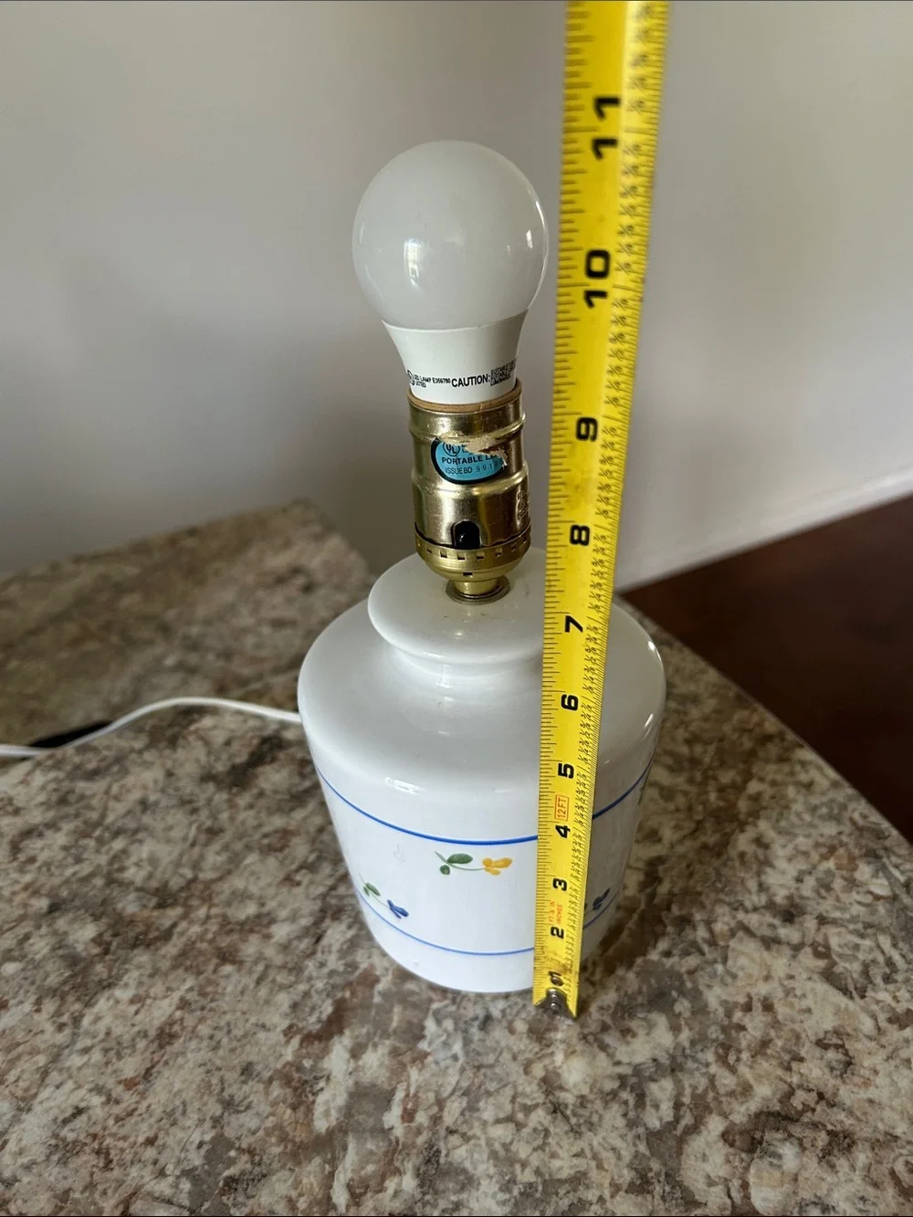Vintage White Ceramic Floral Accent Table Lamp no shade made in Taiwan.